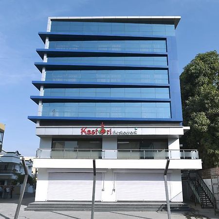 Hotel Sach Regency Anand Ngoại thất bức ảnh