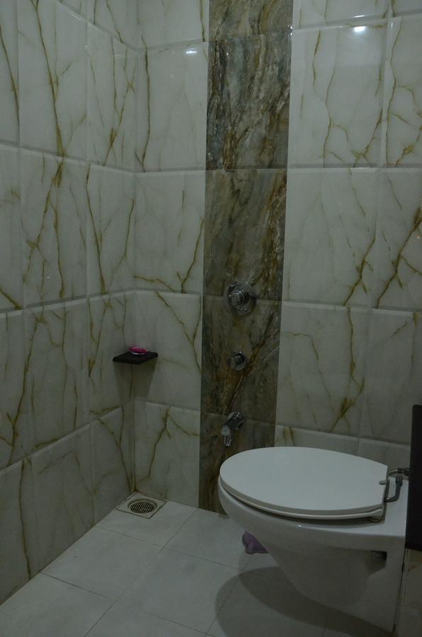 Hotel Sach Regency Anand Ngoại thất bức ảnh