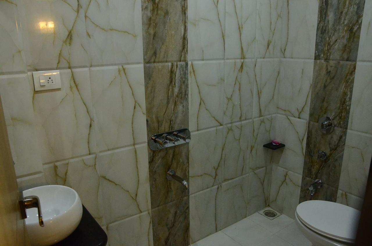 Hotel Sach Regency Anand Ngoại thất bức ảnh
