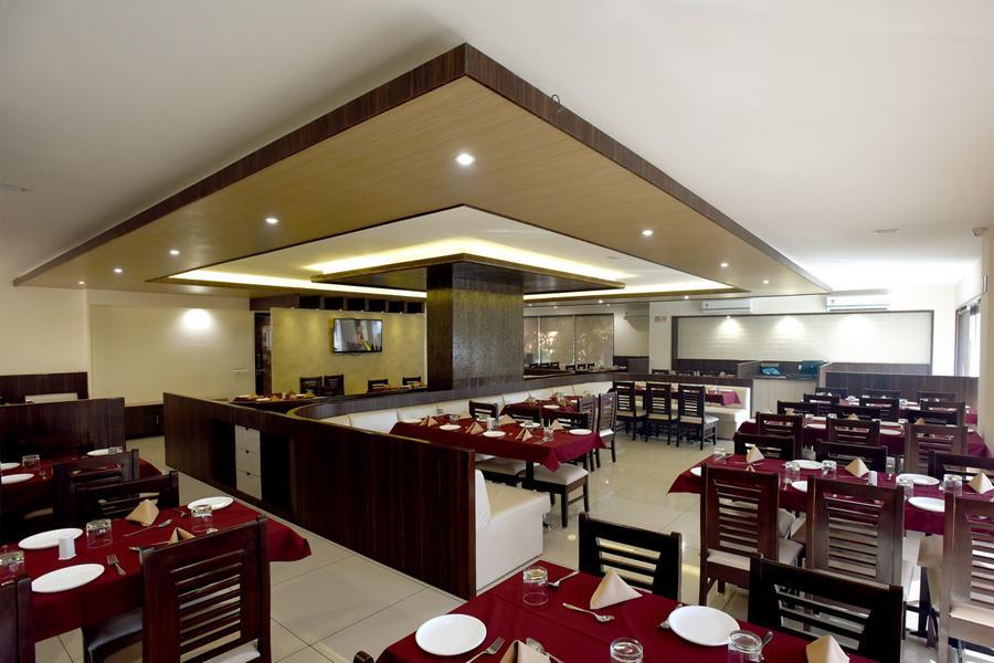 Hotel Sach Regency Anand Ngoại thất bức ảnh