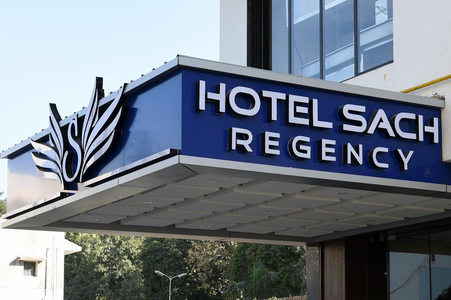 Hotel Sach Regency Anand Ngoại thất bức ảnh